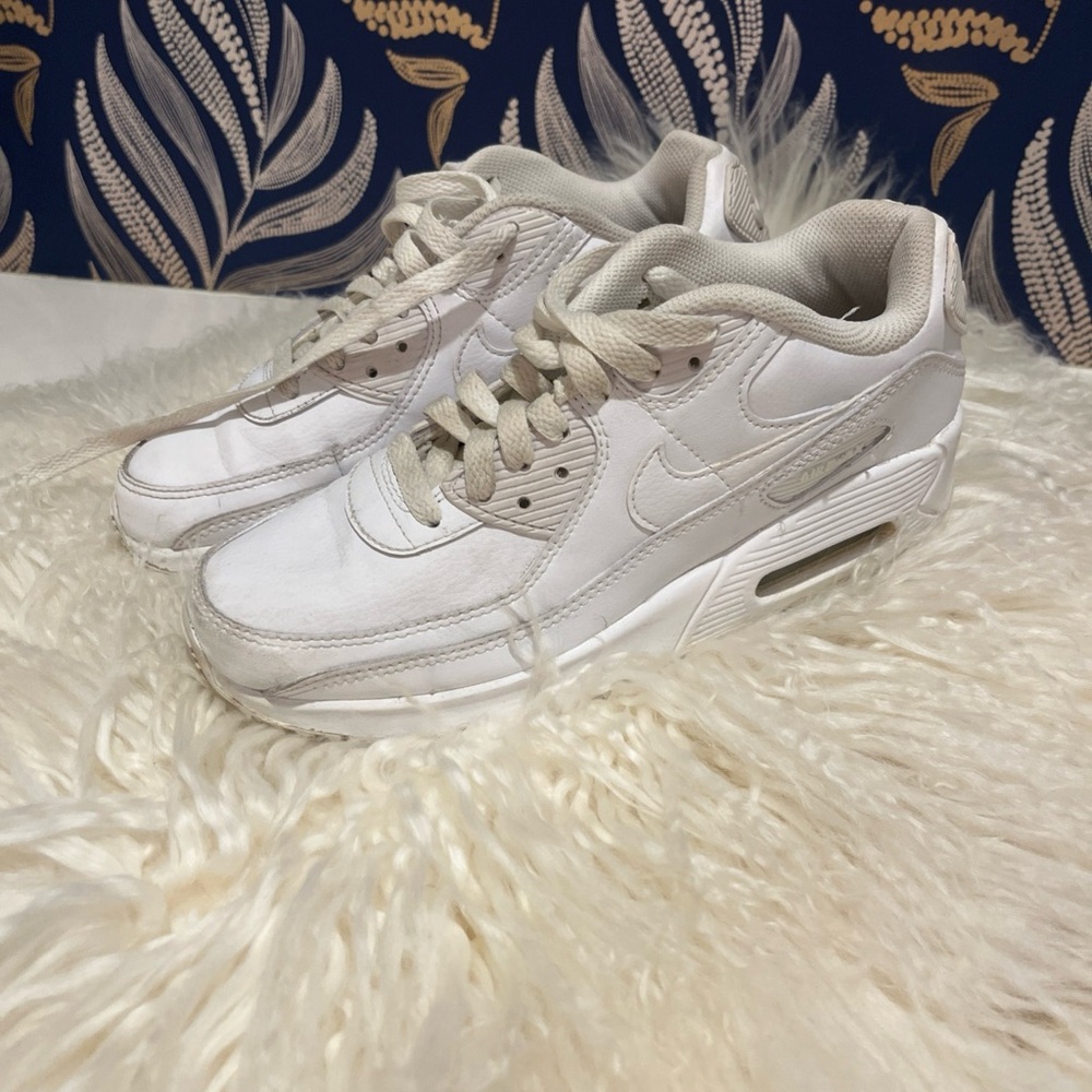 Nike Air Force 1 Low LE GS Triple White Youth Size 5.5 Y (DH2920-111) M7 W8.5